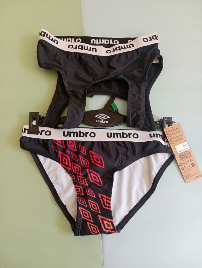 Maillot de bain deux pièces Umbro taille 8/10 ans - photo numéro 3