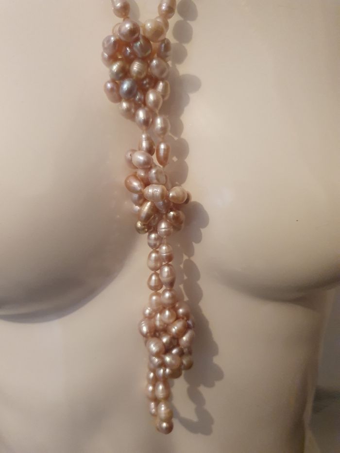 Magnifique collier sautoire de véritable perles de cultures multicouleurs en excellente état svp observerez toutes les photos avant de me demander les dimensions car j ajoute toujours la dimensions merci - photo numéro 3