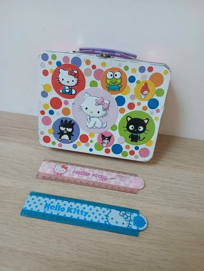 Boite en fer et 2 règles Hello Kitty