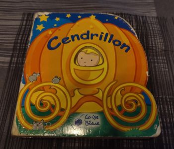 Petit livre "Cendrillon" - collection Cerise Bleue