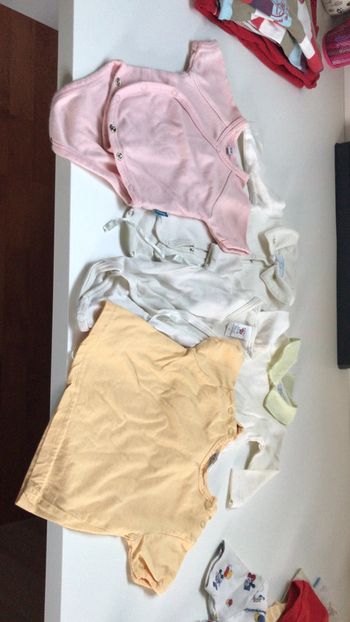 Lot naissance taille 1 mois 5 articles