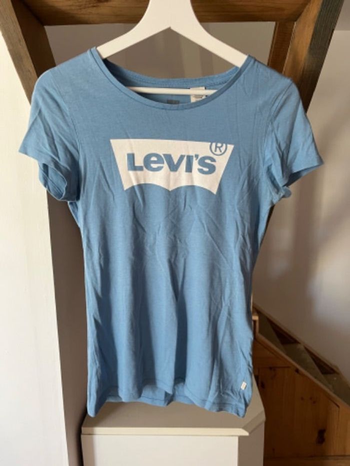 T shirt levis