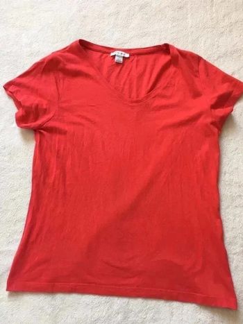 Haut t-shirt rouge sport simple uni basique décolleté col V manches courtes