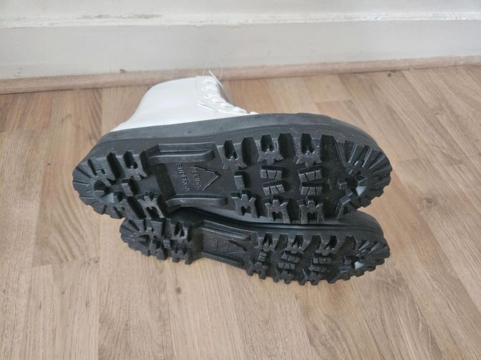Bottines Superga blanches neuves jamais portées dans leur boîte d'origine taille 37 - photo numéro 8