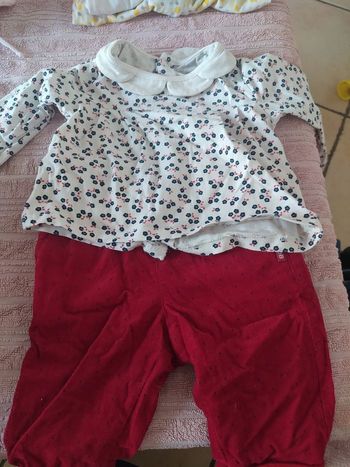 Lot trois mois  22 pieces