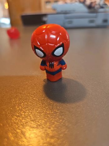 Spiderman bops in tops