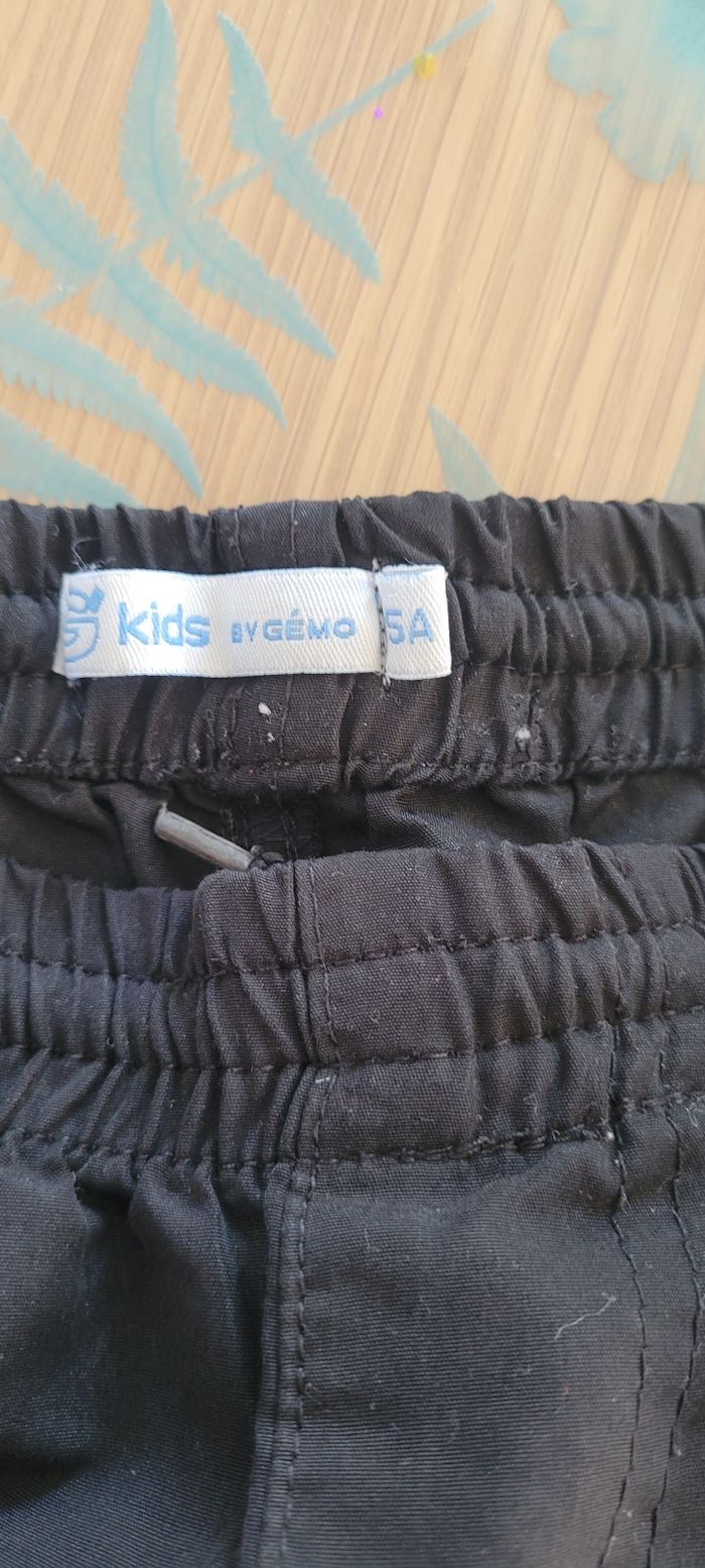 Short taille 5 ans Très bon état - photo numéro 4