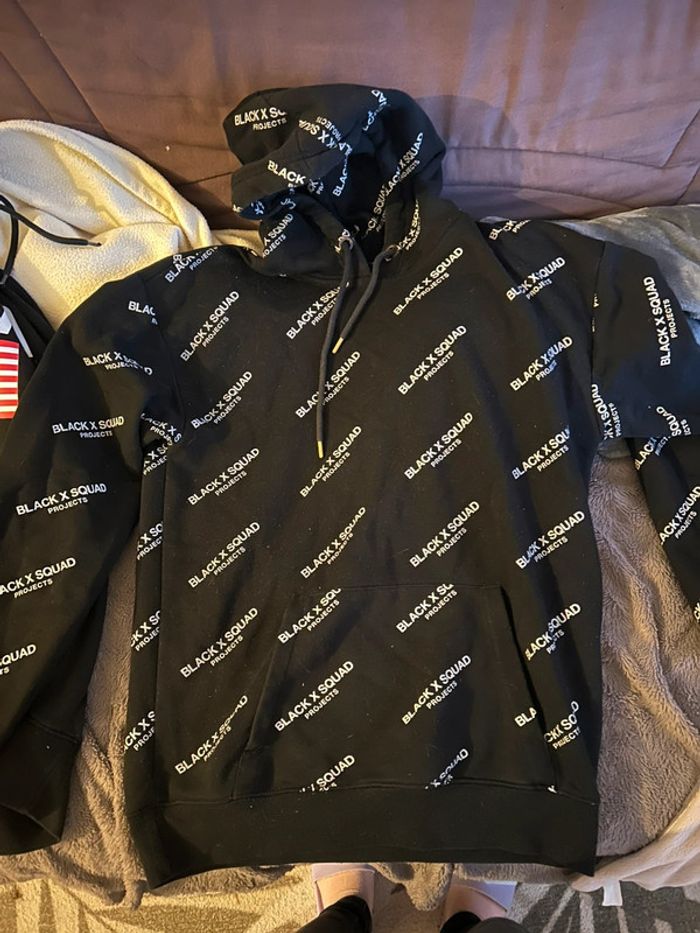 Pull noir
