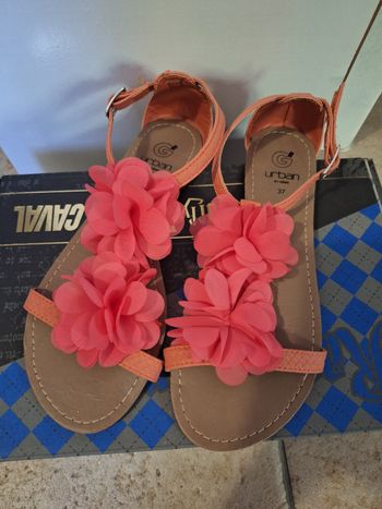 Sandales Gémo taille 37.