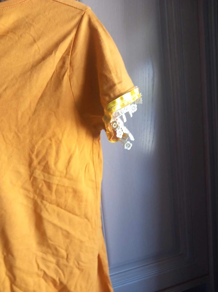 Tee-shirt ouvert dans le dos avec dentelles - photo numéro 8