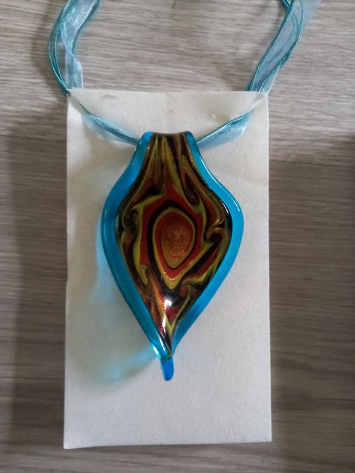 Collier pendentif en verre - photo numéro 3
