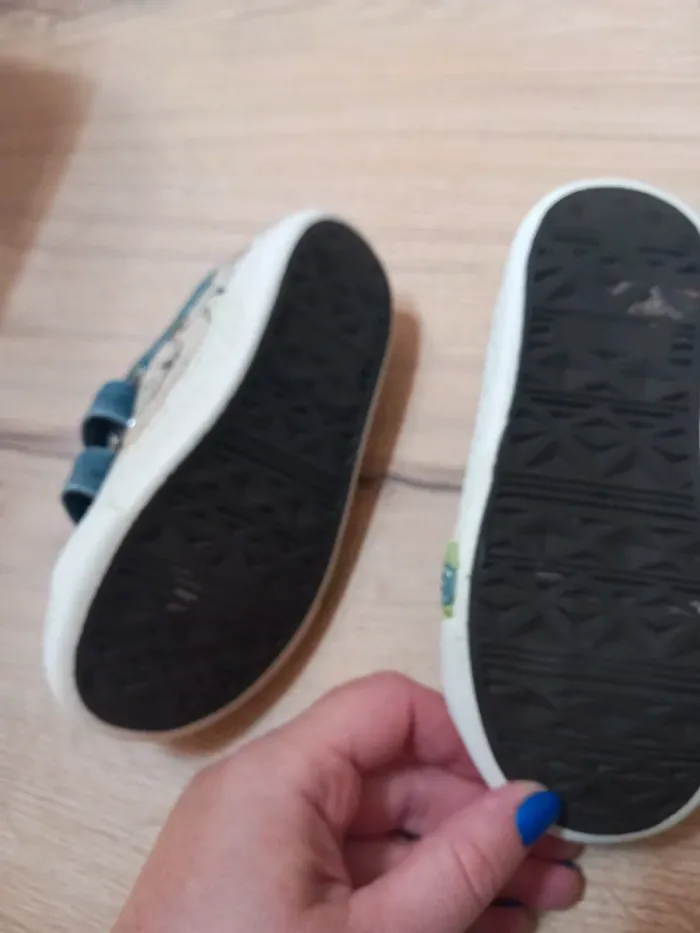 Baskets / Chaussures Enfants Taille 24 - photo numéro 3