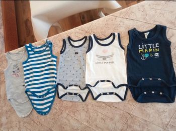 Lot de 5 bodies sans manches Absorba esprit marin Taille 9 mois très bon etat