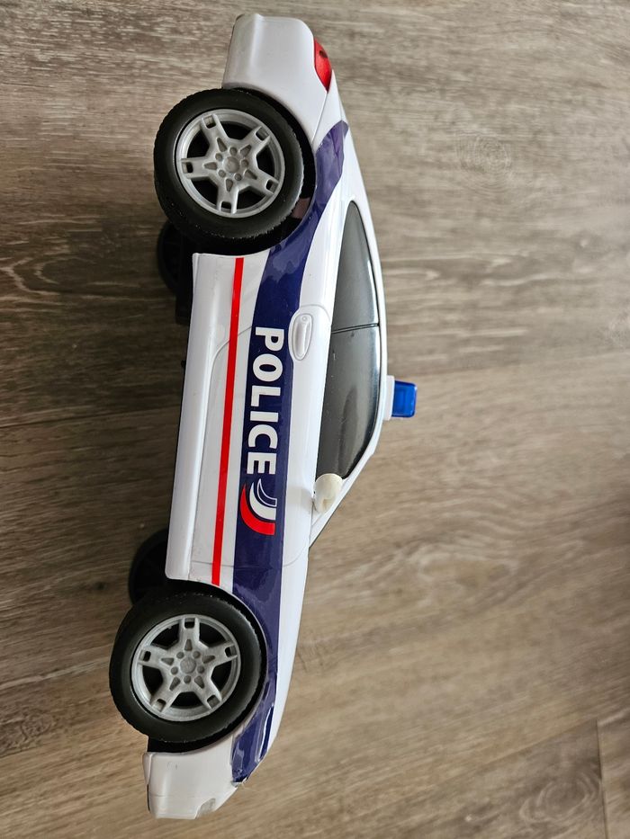 Voiture de police - photo numéro 2