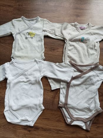 Lot de 4 bodies 1 mois