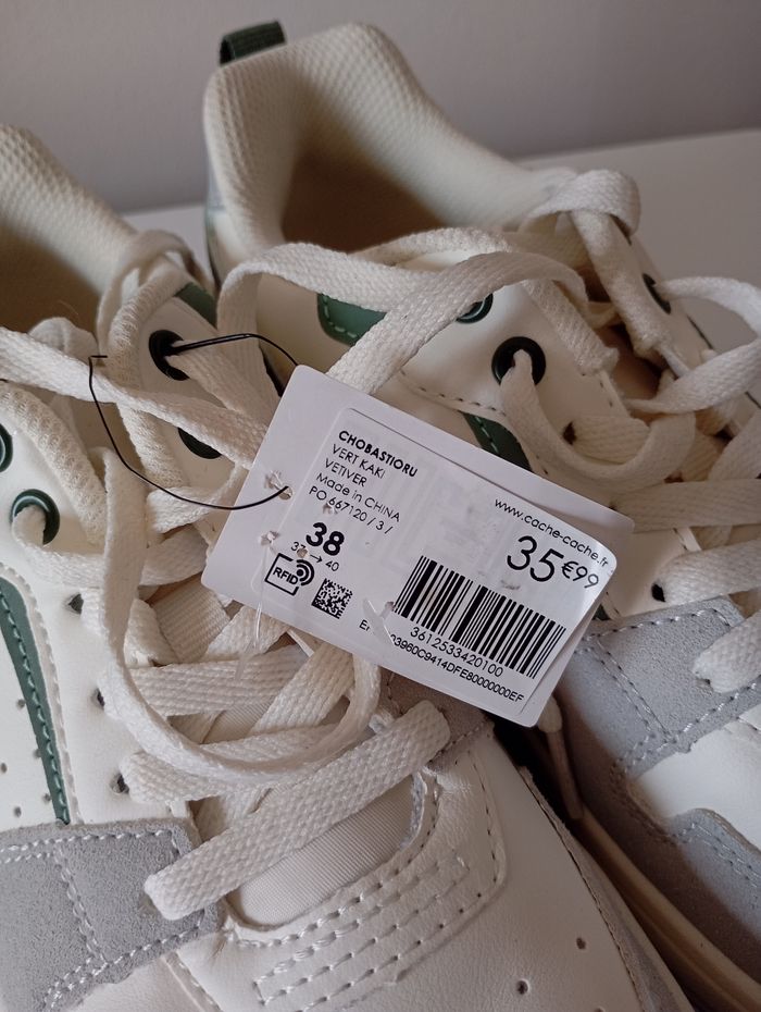 Paire de  baskets neuves . P38 . Blanc vert et gris . Lacets . Cache-cache. - photo numéro 7