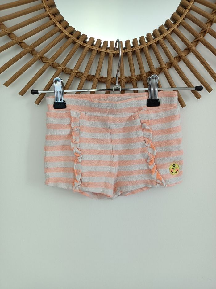 Short smiley 23mois