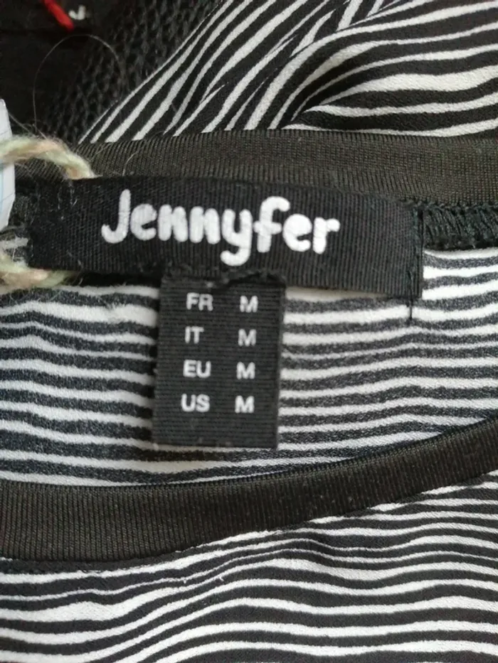 Top rayé noir et blanc à volants et épaules dénudées / jennyfer / (M) - photo numéro 6