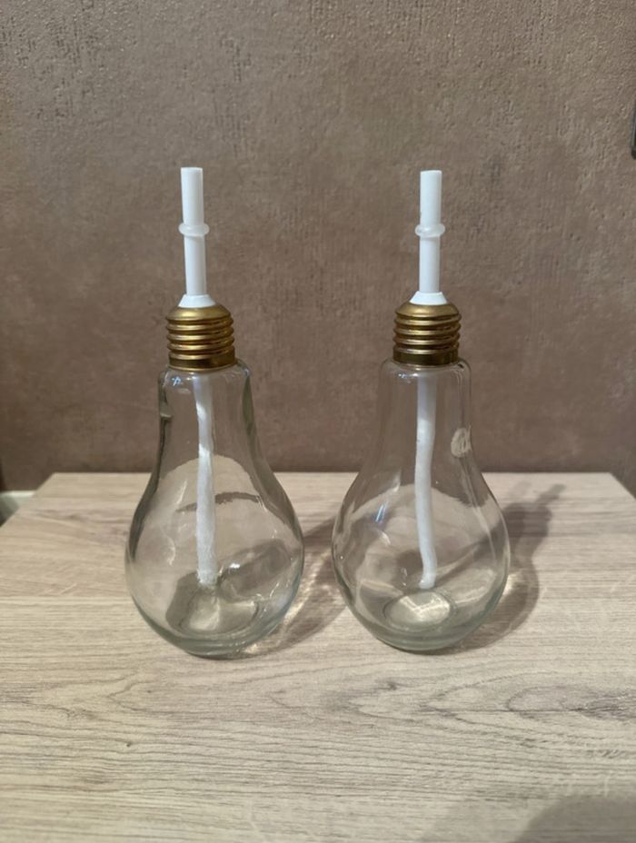 Lot de 2 verres ampoule avec 2 pailles