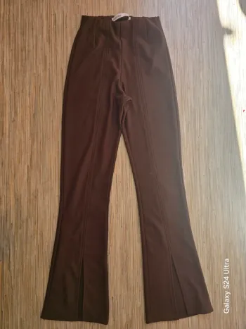 Pantalon évasé côtelé fendu marron - Bershka - Taille XS