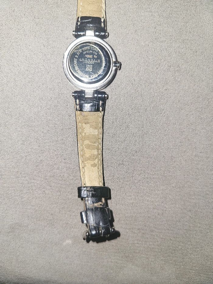 Montre Givenchy bon état - photo numéro 6