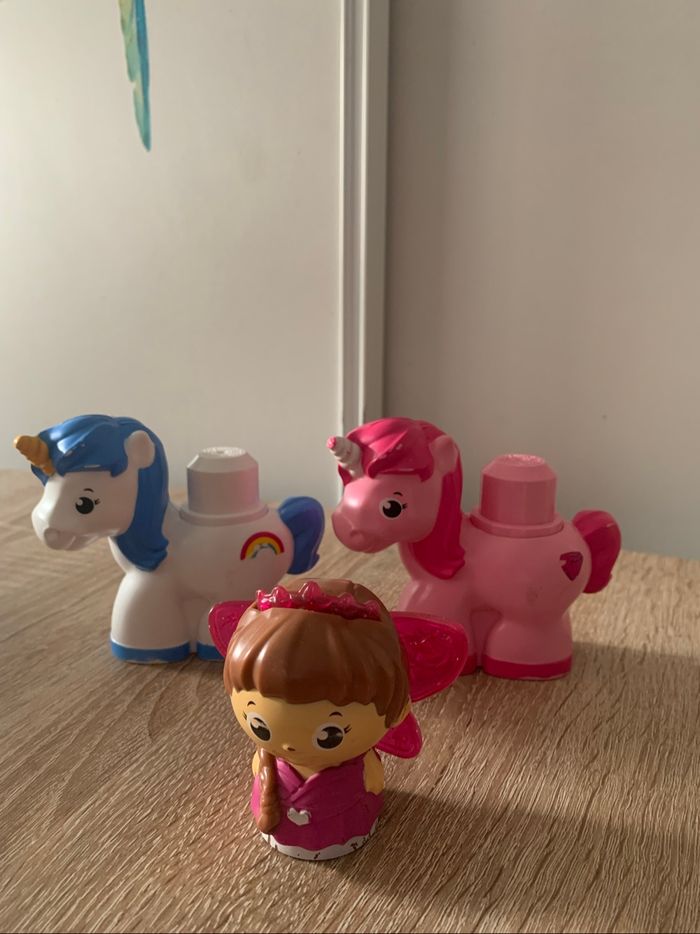55 pièces de construction Méga bloks + 2 licornes + 1 princesse - photo numéro 4