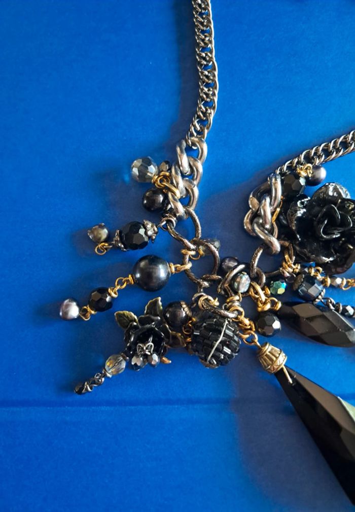 Collier court NEUF avec pendentif et breloques - photo numéro 6