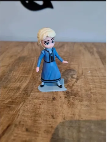 Figurine elsa enfant reine des neiges