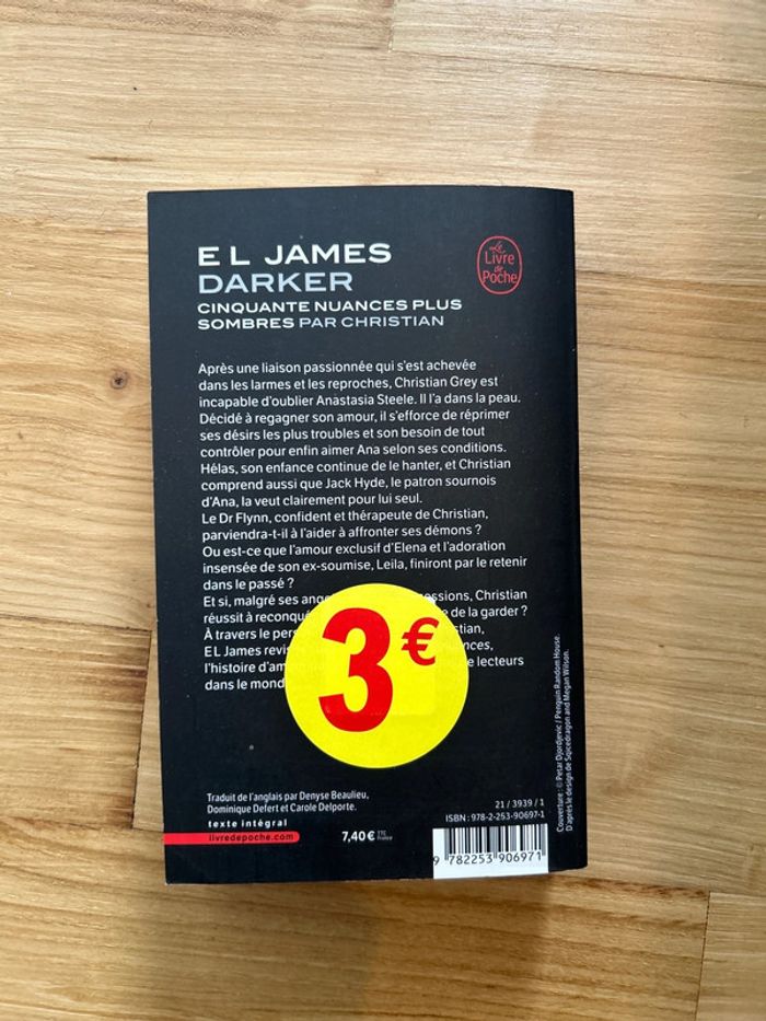 Livre cinquante nuances plus sombres - photo numéro 2