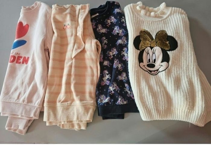 Lot de 4 pulls taille 9 / 10 ans