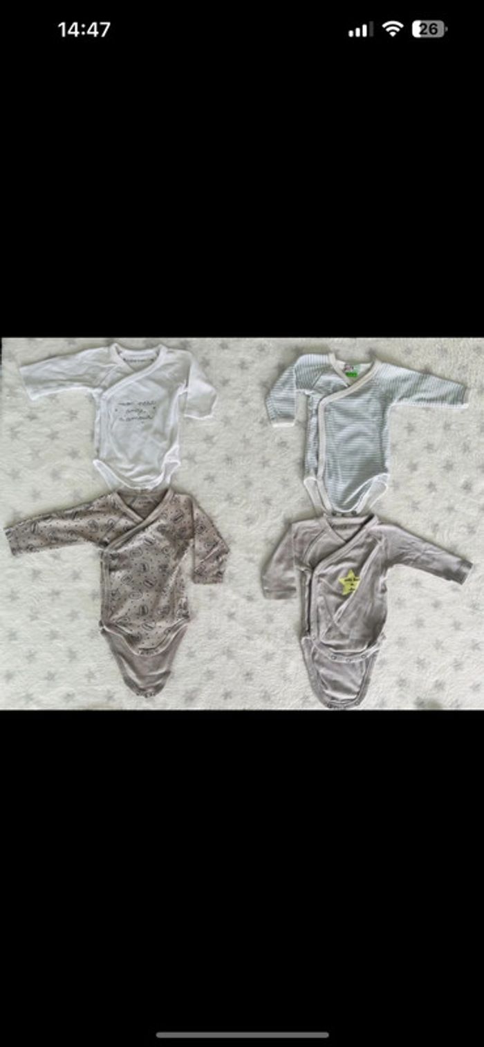 Lot de 4bodies 1mois