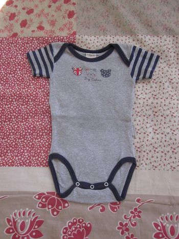Body manches courtes gris 6 mois