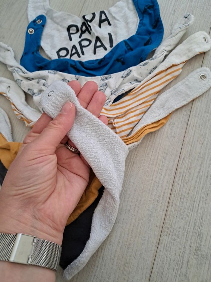 Lot 6 bavoirs bandanas + 2 bavoirs - photo numéro 2