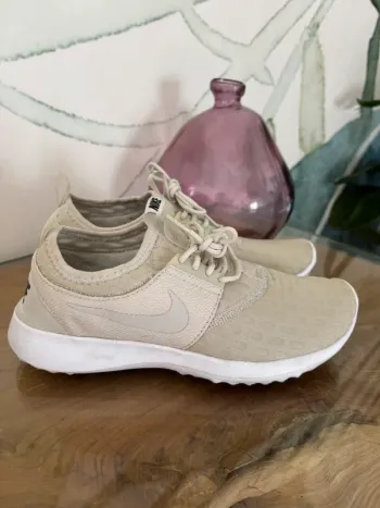 Baskets Nike femme beige