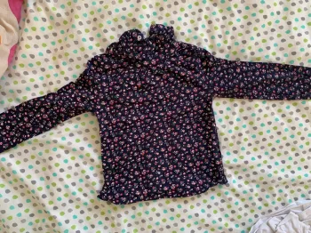 TEE shirt col roulé à fleurs