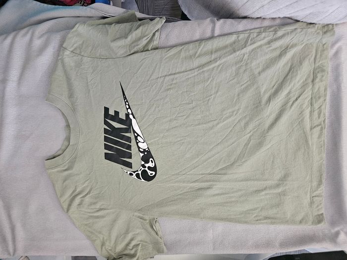 T-shirt nike