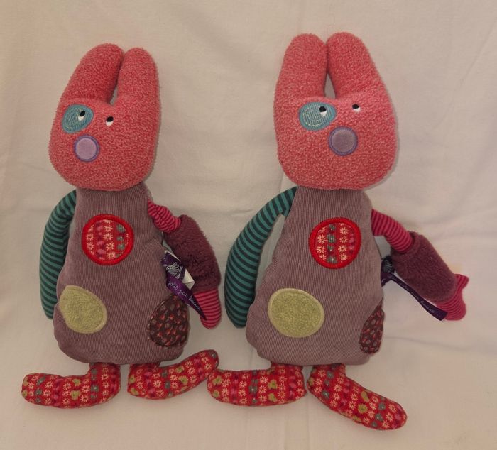 Lot de 2 doudous peluches Lapin rose et mauve - Les jolis pas beaux- Moulin Roty