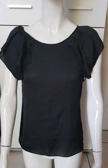 Blouse satinée à manches volantées