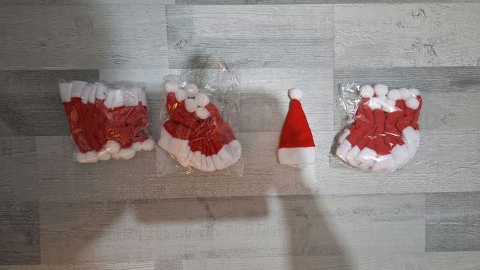 30 mini bonnets de pere noel neuf