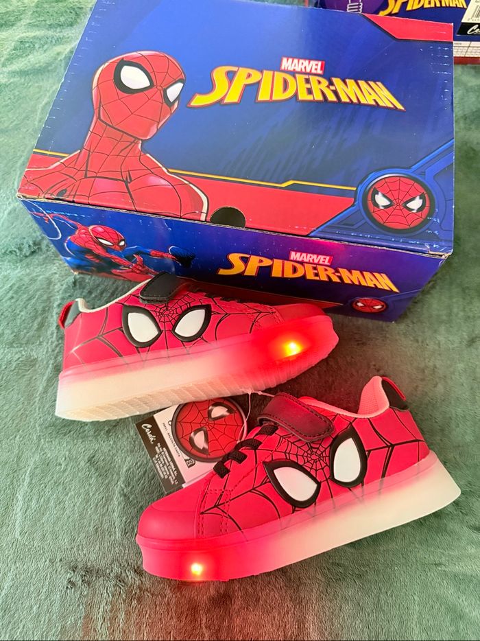 Basket Spiderman Marvel lumineux - photo numéro 2