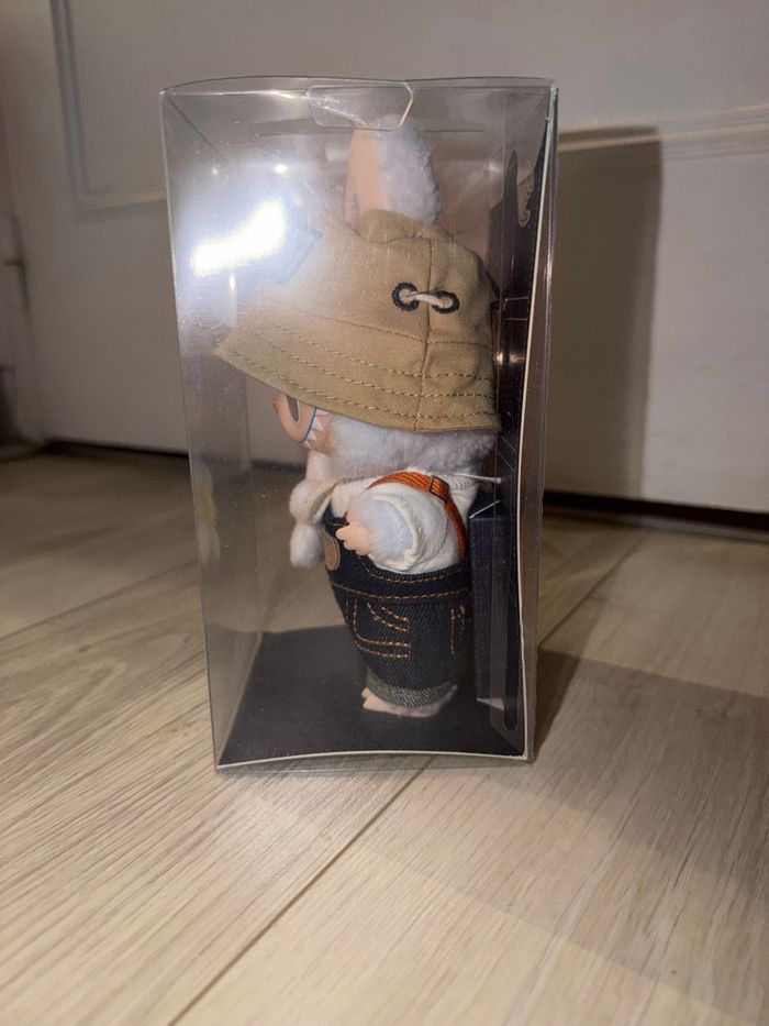 Labubu fall in wild - photo numéro 2