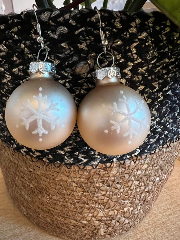 Boucles d’oreilles de Noël beige