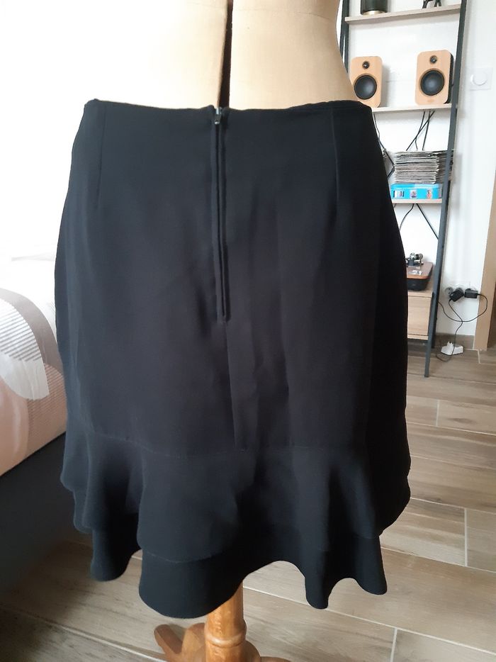 Jupe noire avec volants