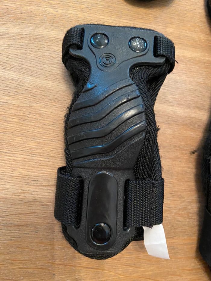 Lot de deux paires de protections genoux et deux paires de protections mains taille S - photo numéro 11