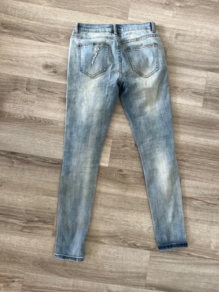 Jeans à trous - photo numéro 2