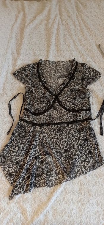 Top voile asymétrique noir blanc