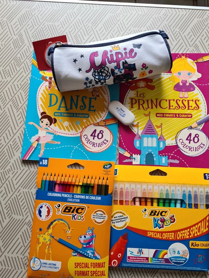 Lot papeteries et trousse - photo numéro 2