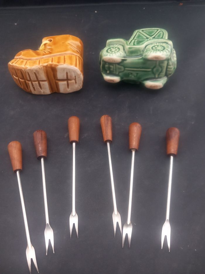 6 Fourchettes à escargots avec leurs supports - photo numéro 5