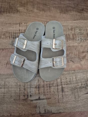 Sandales