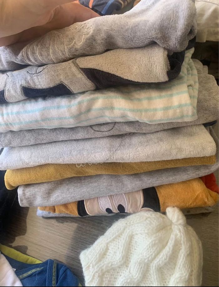 Lot vêtements garçons 12/18mois . 48 pieces - photo numéro 3